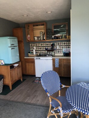 Fridge, microwave, coffee/tea maker, toaster