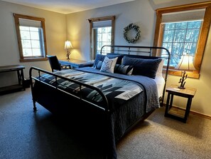 4 bedrooms, desk, iron/ironing board, free WiFi