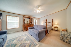 3 bedrooms, iron/ironing board, internet, bed sheets