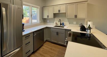 2BD/2BA Duplex – Sleeps 4–6, Direct Access to Coastal Trail & Westchester Lagoon