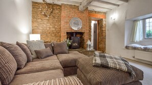 تلفزيون، مدفأة، ألعاب فيديو، مكتب