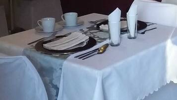 Breakfast, lunch, dinner served; local and international cuisine