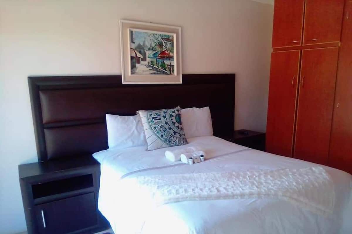 Comfort kamer, 1 queensize bed, uitzicht op tuin | Een strijkplank/strijkijzer, gratis wifi, beddengoed