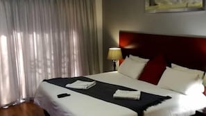 Comfort Room, 1 Queen Bed, Garden View | Iron/ironing board, free WiFi, bed sheets