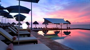 حمّام سباحة خارجي