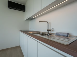 Kühlschrank, Geschirrspüler, Toaster, Hochstuhl