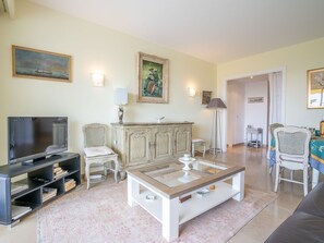 TV - Les Pervenches by Interhome (Cannes)