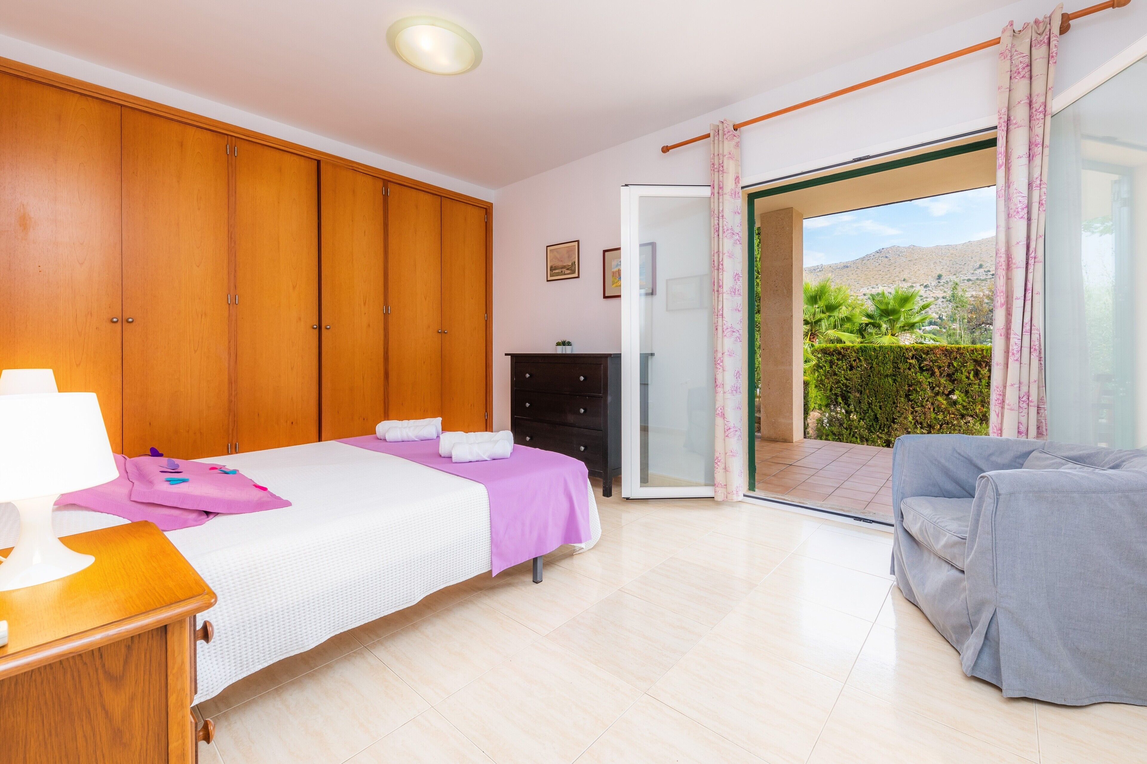 4 bedrooms, desk, iron/ironing board, free WiFi