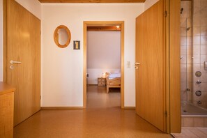 Shower, hair dryer, towels - Holiday Apartment "Ursula Hiemer 2" with Lake and Mountain Views (Kressbronn)