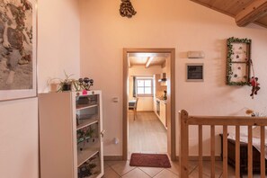 Interior - Apartment “Sattelkammer” with Mountain View, Wi-Fi & Garden (Kastelruth)