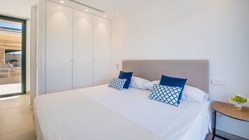 3 slaapkamers, een strijkplank/strijkijzer, gratis wifi, beddengoed