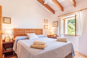 3 chambres, fer et planche à repasser, Wi-Fi gratuit, draps fournis
