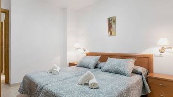 3 habitaciones, tabla de planchar con plancha y wifi gratis