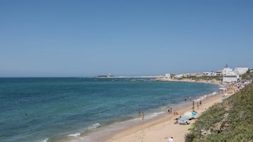 Una spiaggia nelle vicinanze