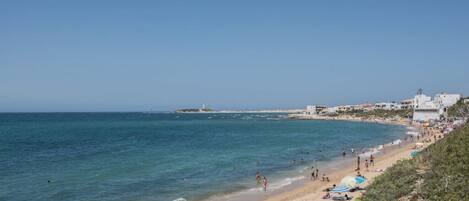 Una spiaggia nelle vicinanze