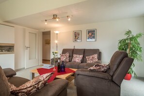 Fernseher, DVD-Player, Stereoanlage