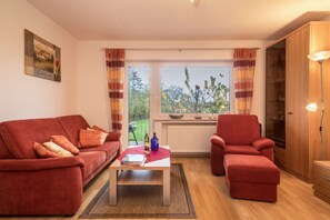 Fernseher, DVD-Player, Stereoanlage