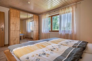 2 bedrooms, free WiFi, bed sheets