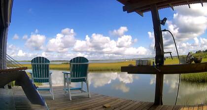 Waterfront Cabin with Amazing Private Fishing Pier and 6 Acres on the bay
