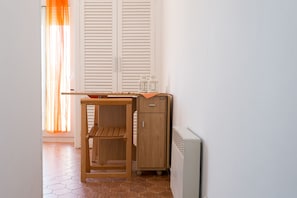 1 bedroom, iron/ironing board, internet, bed sheets