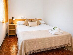 1 bedroom, iron/ironing board, internet, bed sheets