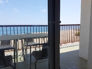 Outdoor dining - Suitur apartment front line sea and beach view (Canet de Mar)
