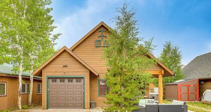 Walk to Main St & Marina: Grand Lake Cabin!