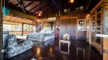 5 bedrooms, iron/ironing board, free WiFi, bed sheets