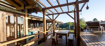 Ibiraquera Guest House: Beautiful Villa with pool and jacuzzi.