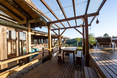 Ibiraquera Guest House: Beautiful Villa with pool and jacuzzi.