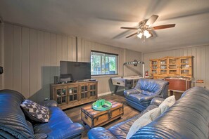 Fernseher, Kamin, DVD-Player, Tischfußball