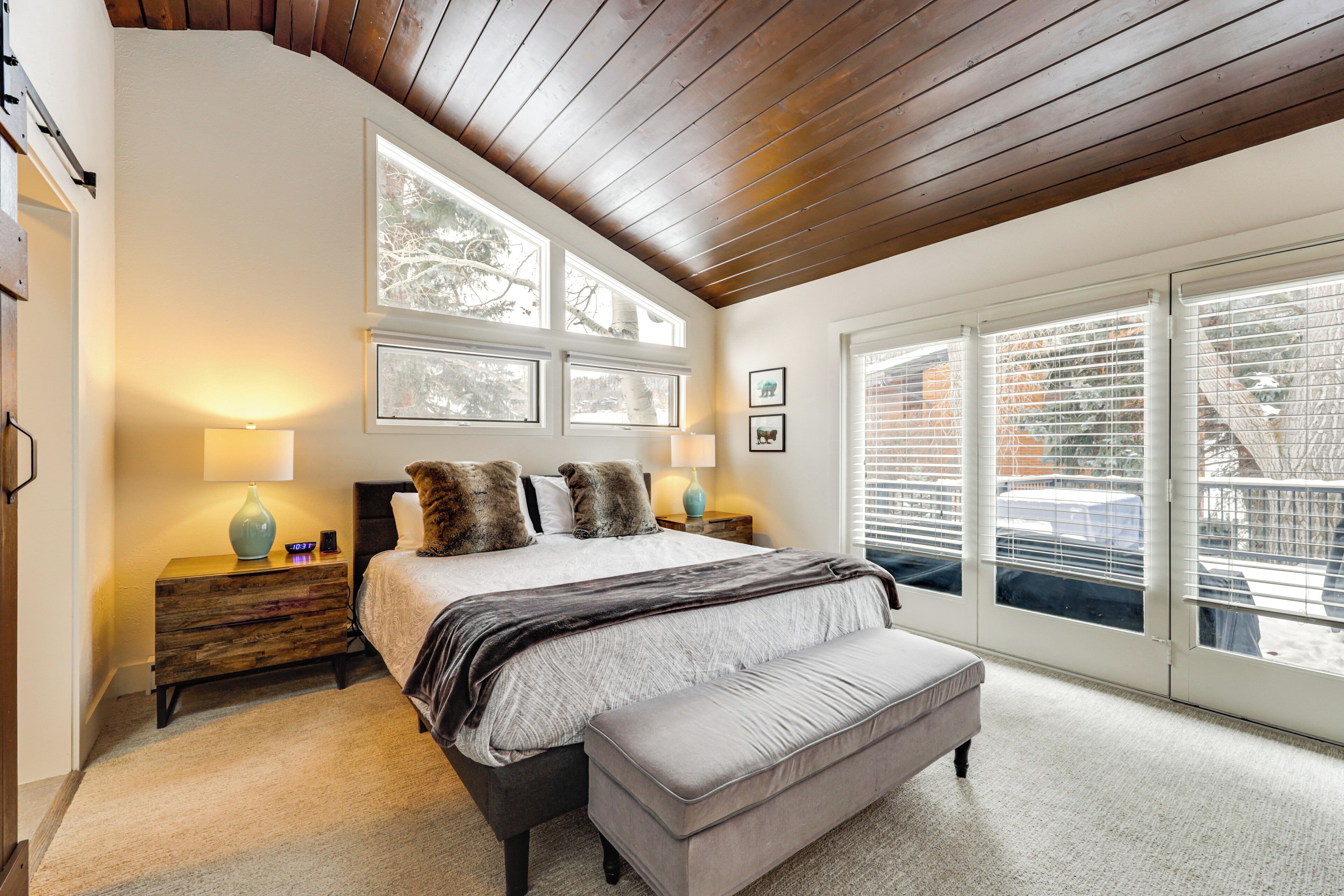 4 bedrooms, desk, iron/ironing board, travel cot