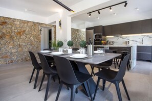 Fridge, microwave, oven, stovetop - Luxury Villa Kastalys with Private Pool  (Kalithies)