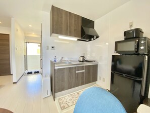 Studio Apartment | Private kitchenette | Fridge, microwave, stovetop, rice cooker - Court MORE (Ishigaki)