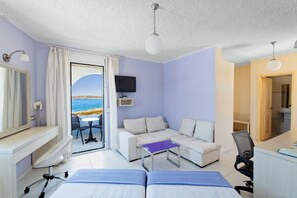 1 chambre, coffres-forts dans les chambres, fer et planche à repasser