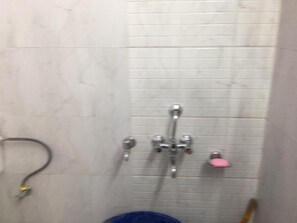 Douche, serviettes fournies