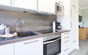 ثلاجة، ميكروويف، فرن، غسالة أطباق