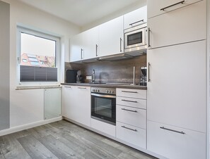 Kühlschrank, Mikrowelle, Ofen, Geschirrspüler