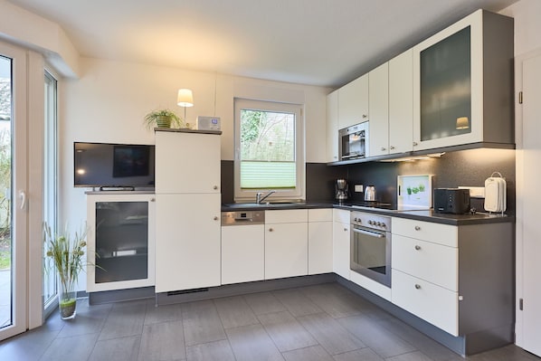 Køleskab, mikrobølgeovn, ovn, opvaskemaskine