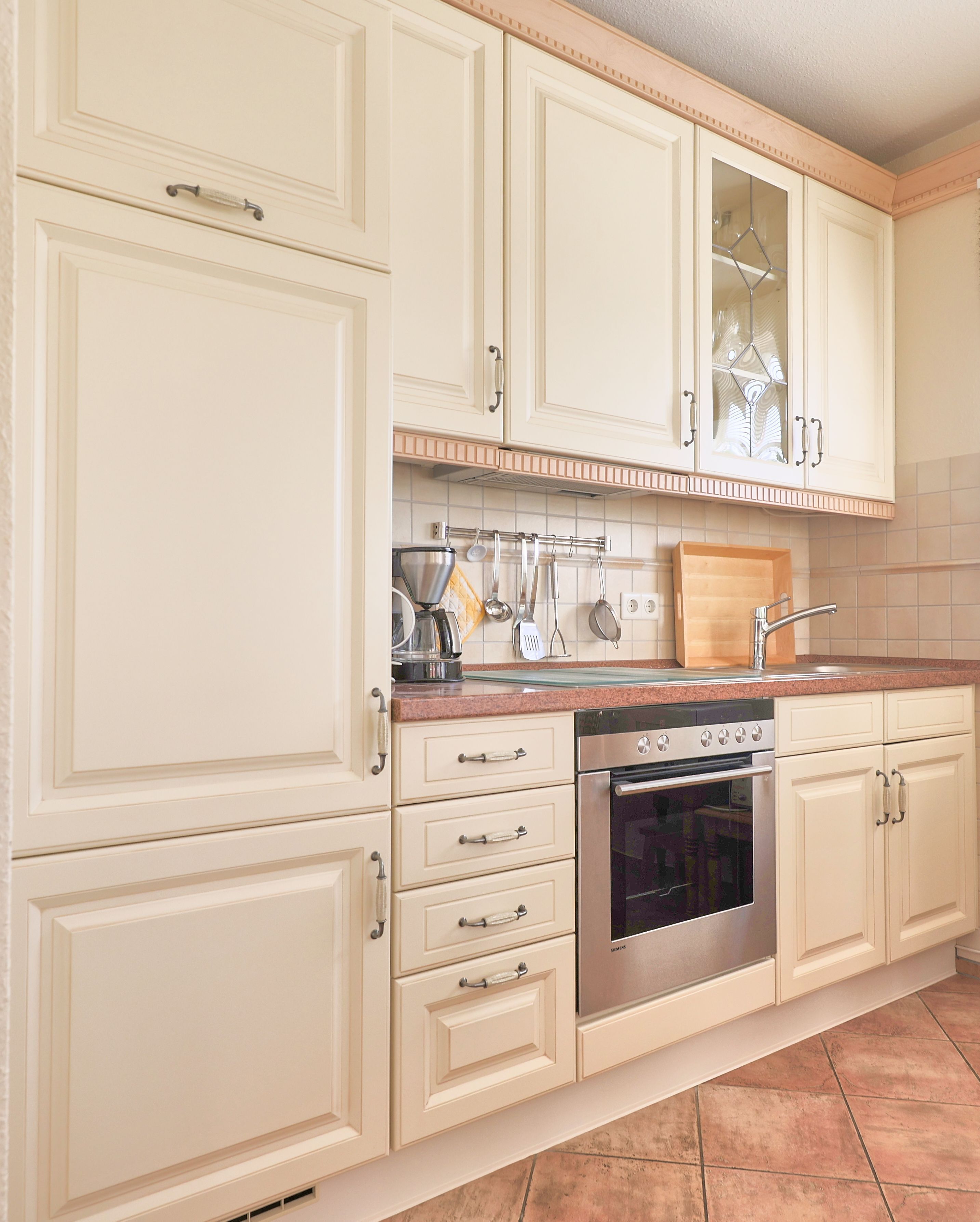 Fridge, microwave, oven, coffee/tea maker