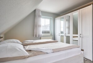 2 bedrooms, WiFi, bed sheets