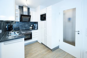 Køleskab, mikrobølgeovn, ovn, opvaskemaskine