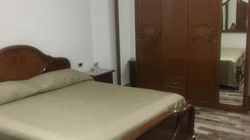 1 chambre, fer et planche à repasser, draps fournis