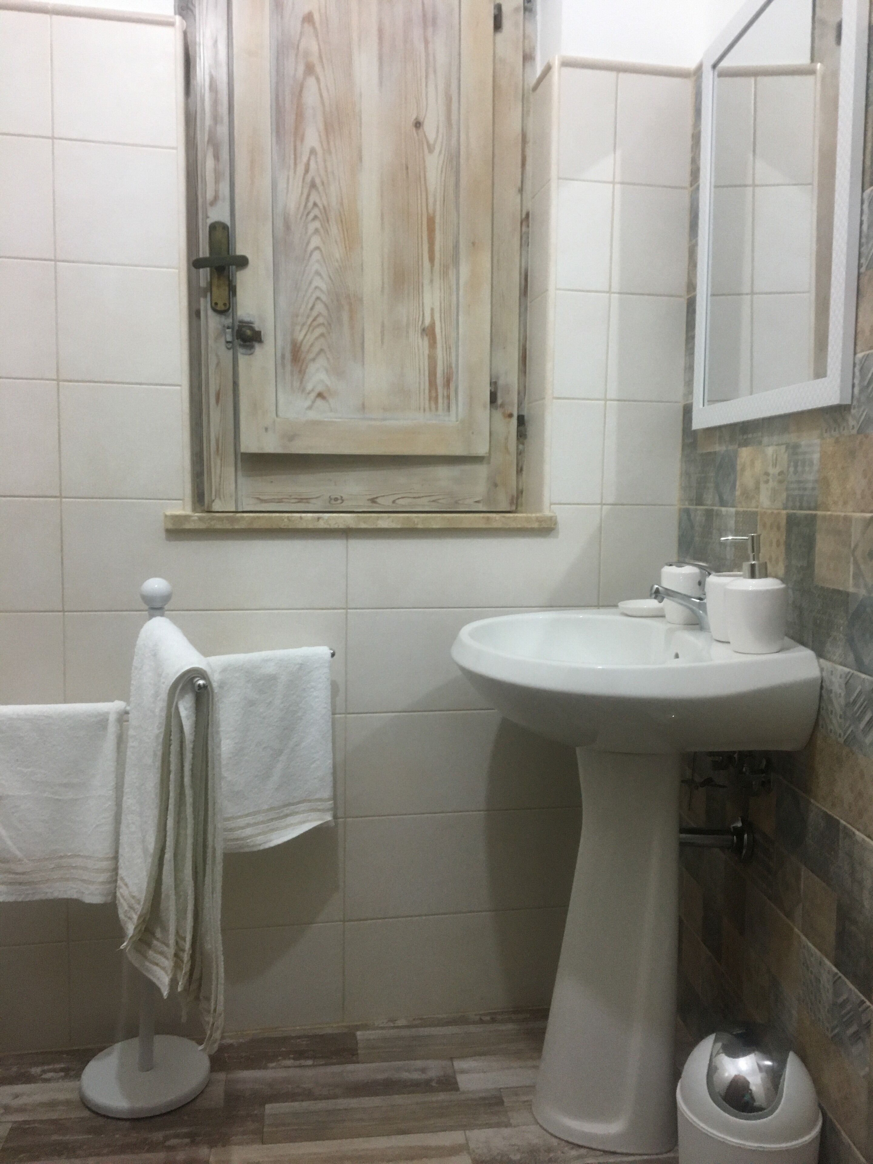 Sèche-cheveux, serviettes fournies