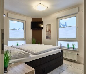 2 bedrooms, in-room safe, WiFi, bed sheets