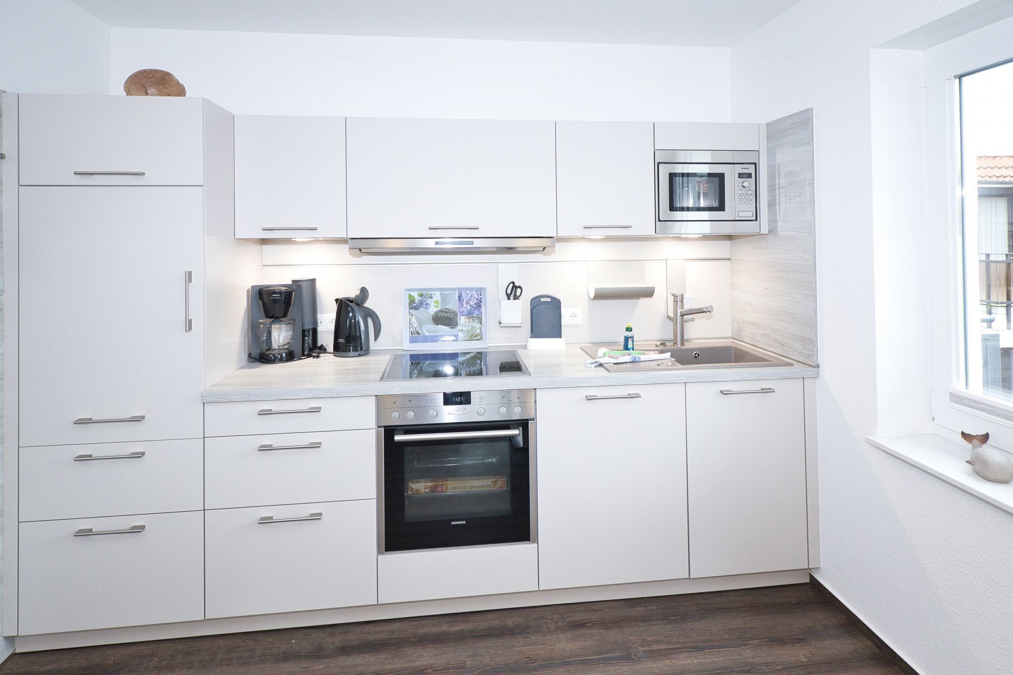 Kühlschrank, Mikrowelle, Ofen, Geschirrspüler