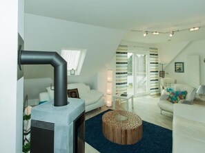 تلفزيون، مدفأة، ألعاب فيديو