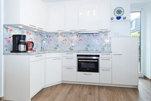 Kühlschrank, Mikrowelle, Ofen, Geschirrspüler