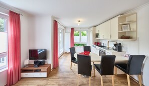 Kühlschrank, Mikrowelle, Ofen, Geschirrspüler