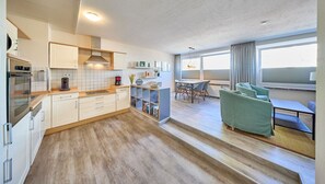 Kühlschrank, Mikrowelle, Ofen, Geschirrspüler